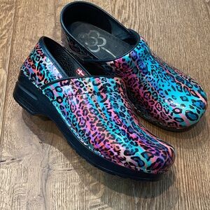 Sanita Clogs lightly used